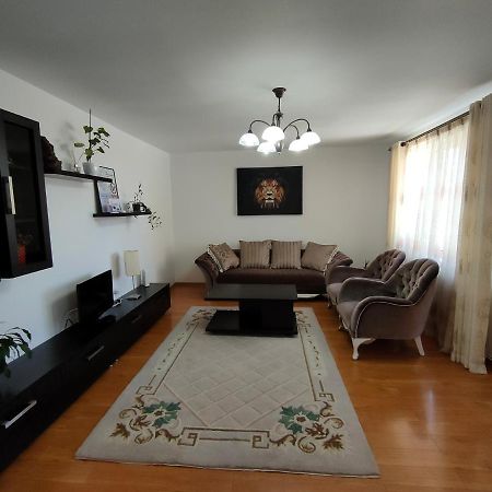 "Apartament"-Casa Genius Ploiesti Exterior photo