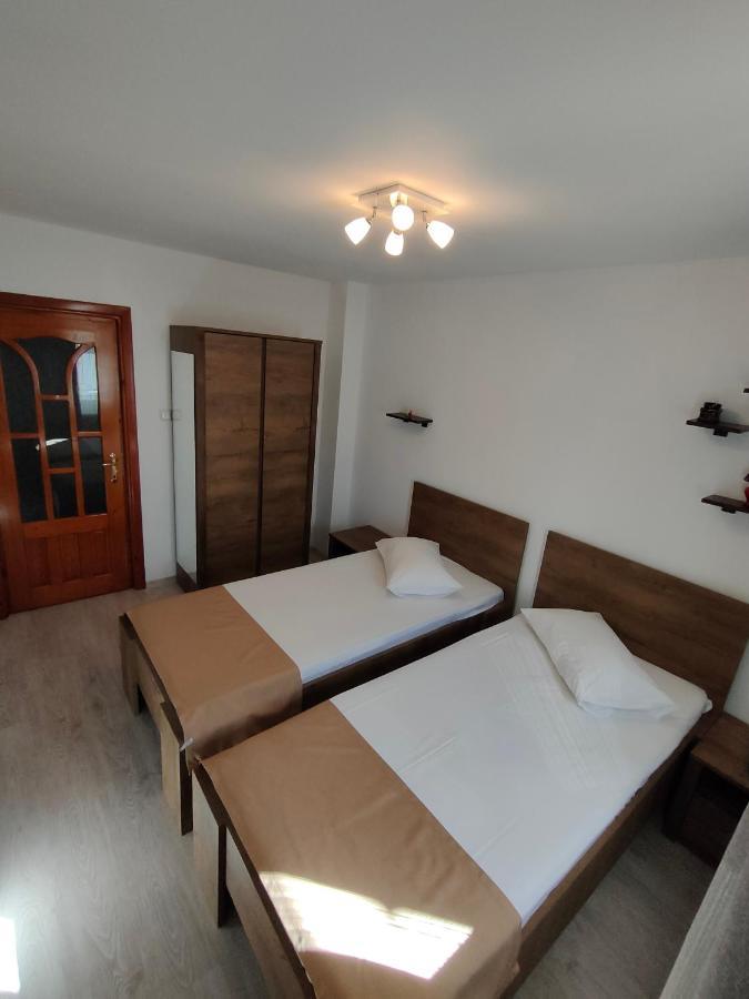 "Apartament"-Casa Genius Ploiesti Exterior photo