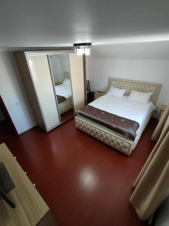 "Apartament"-Casa Genius Ploiesti Exterior photo