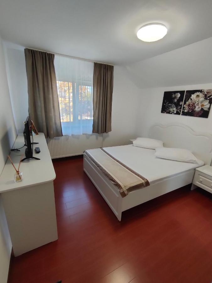 "Apartament"-Casa Genius Ploiesti Exterior photo