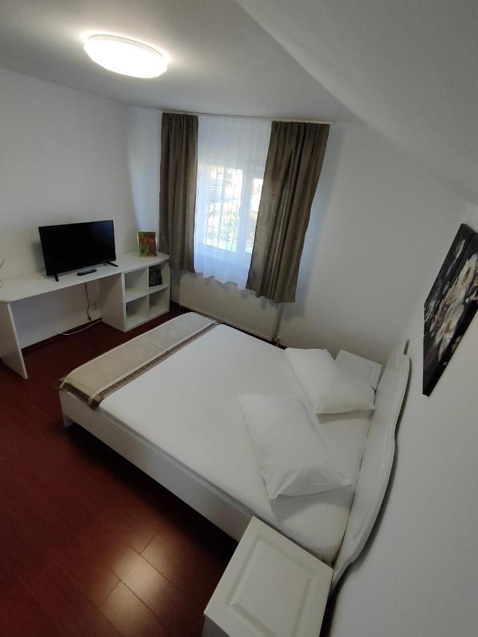"Apartament"-Casa Genius Ploiesti Exterior photo