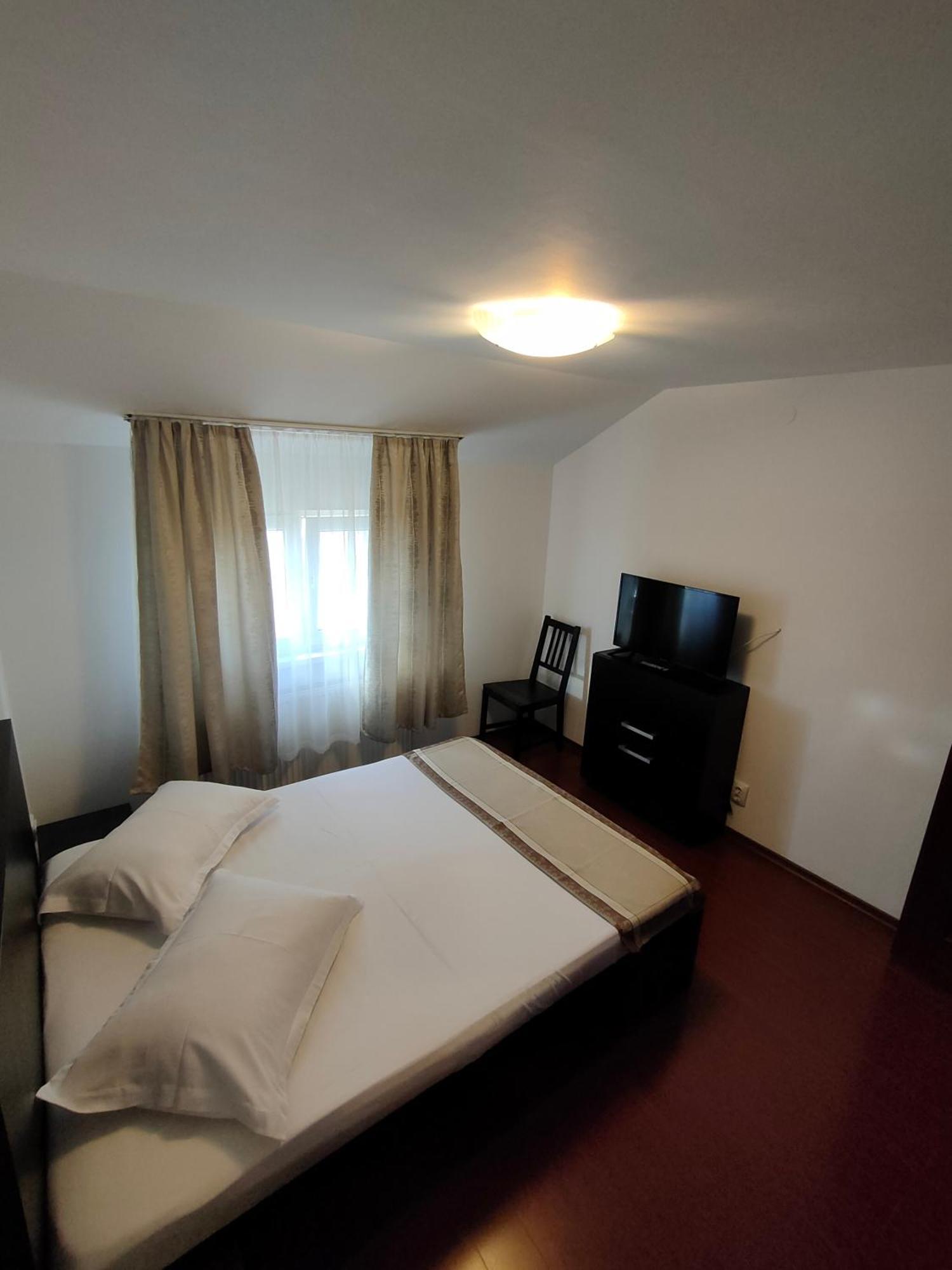 "Apartament"-Casa Genius Ploiesti Exterior photo