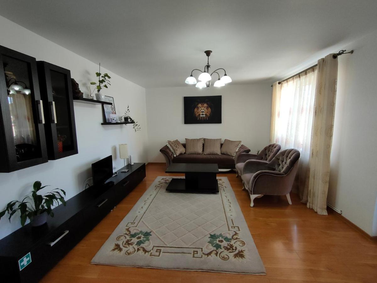 "Apartament"-Casa Genius Ploiesti Exterior photo